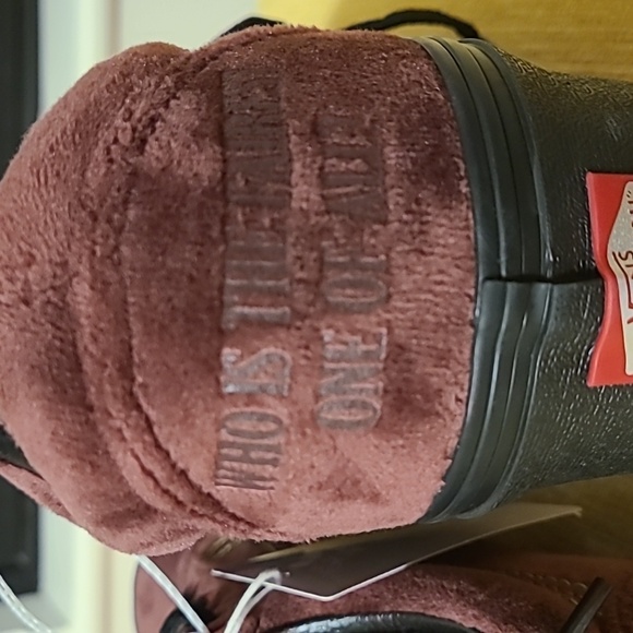 VANS DISNEY VELVET SHOES WOMENS SIZE 9/ MENS SIZE 7.5 new with tag - Picture 6 of 15